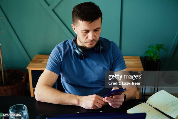 Employee Slacking Photos and Premium High Res Pictures - Getty Images