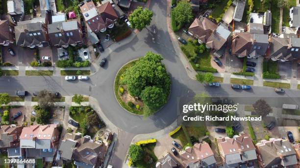 roundabout - circular driveways stock pictures, royalty-free photos & images