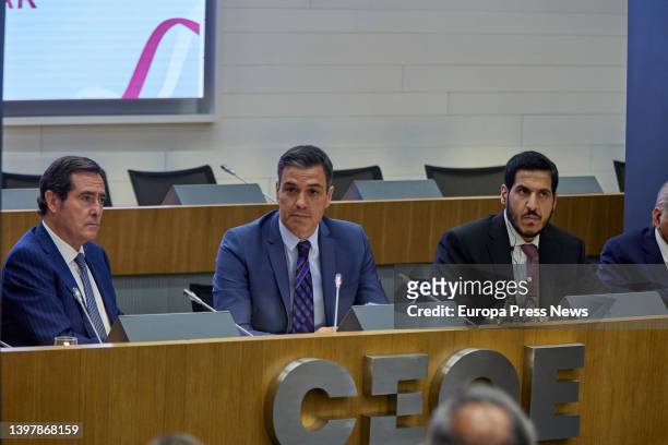 The President of the CEOE, Antonio Garamendi; the President of the Government, Pedro Sanchez; and the Prime Minister of Qatar, Abdullah bin Nasser al...