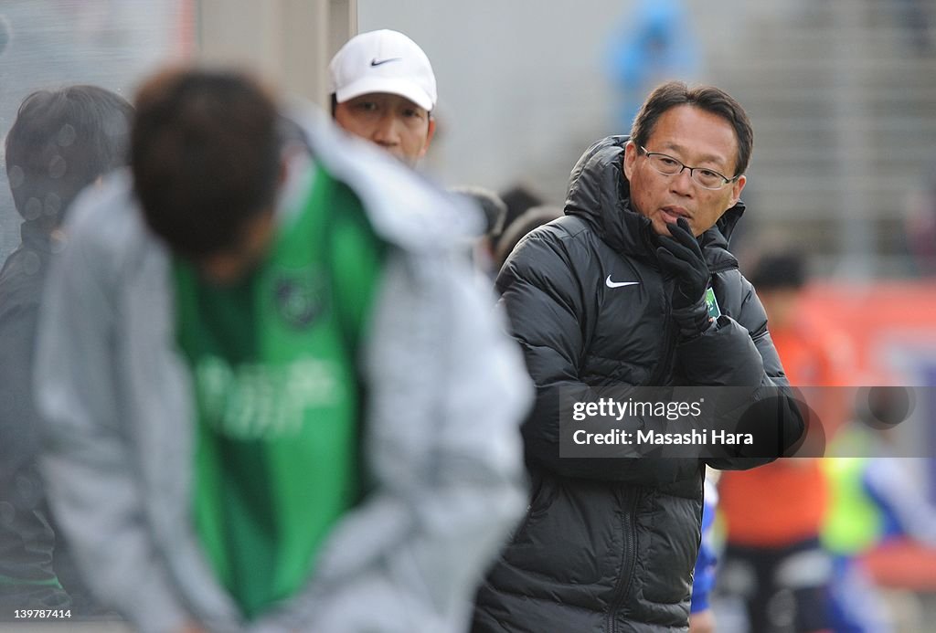 Omiya Ardija v Hangzhou Greentown - Preseason Friendly