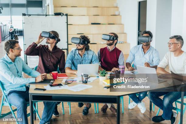 Meeting Simulation 5,476 Virtual Collaboration Meeting Stock Photos, High-Res Pictures ...