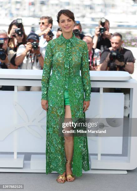 Bérénice Bejo attends the photocall for "Final Cut " during the 75th annual Cannes film festival at Palais des Festivals on May 18, 2022 in Cannes,...