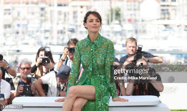 Bérénice Bejo attends the photocall for "Final Cut " during the 75th annual Cannes film festival at Palais des Festivals on May 18, 2022 in Cannes,...