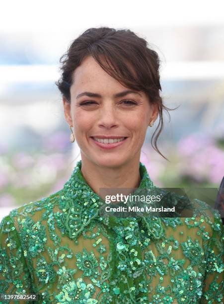 Bérénice Bejo attends the photocall for "Final Cut " during the 75th annual Cannes film festival at Palais des Festivals on May 18, 2022 in Cannes,...