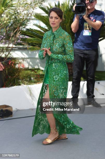 Bérénice Bejo attends the photocall for "Final Cut " during the 75th annual Cannes film festival at Palais des Festivals on May 18, 2022 in Cannes,...