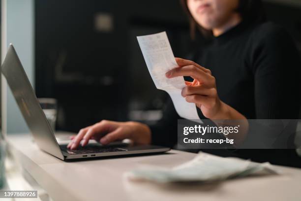 Computer Hand Receipt 1,656 Hand Receipt Stock Photos, High-Res Pictures, and Images - Getty ...