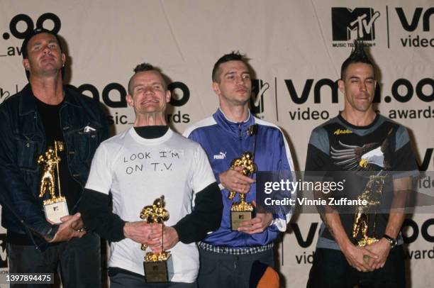 American rock band the Red Hot Chili Peppers in the press room of the 2000 MTV Video Music Awards, held at Radio City Music Hall in New York City,...