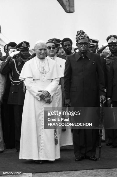 Le pape Jean-Paul II lors de sa visite à Kinshasa, le 2 mai 1980.