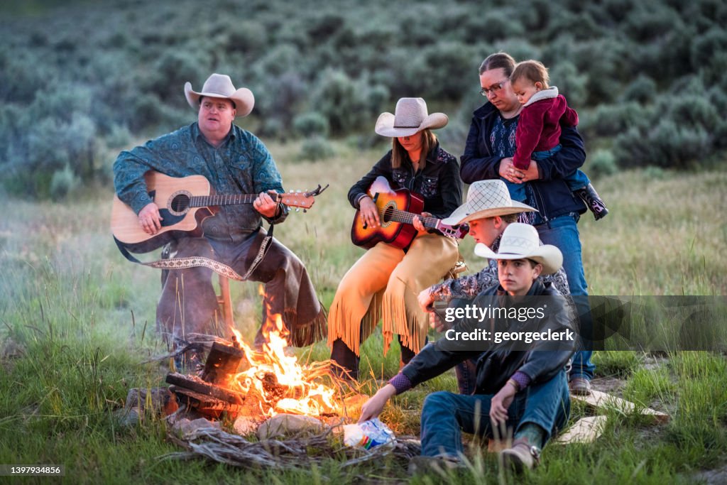 Wildside Chanting Wild West Campfire Sing Song High-Res Stock Photo - Getty Images