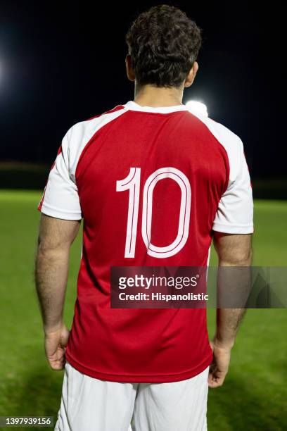 number 10 soccer player with ready to enter the field to play the game - camisola de futebol imagens e fotografias de stock