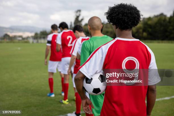 soccer team entering the field in line and ready to play the game - getal 9 stockfoto's en -beelden