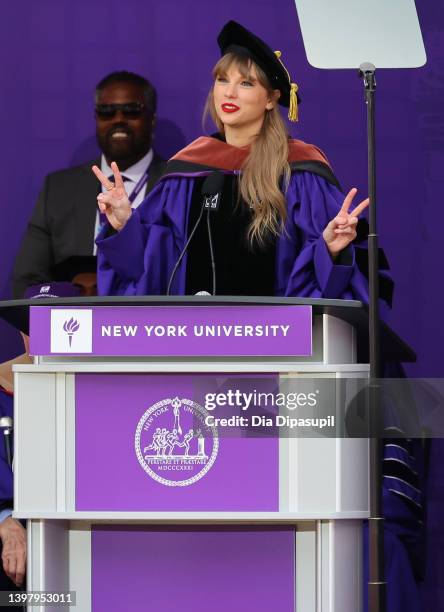 Taylor Graduation 11,343 Taylor University Stock Photos, High-Res Pictures, and Images ...