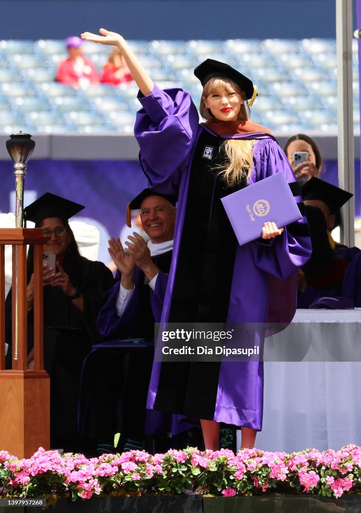 Taylor Swift Delivers New York University 2022 Commencement Address