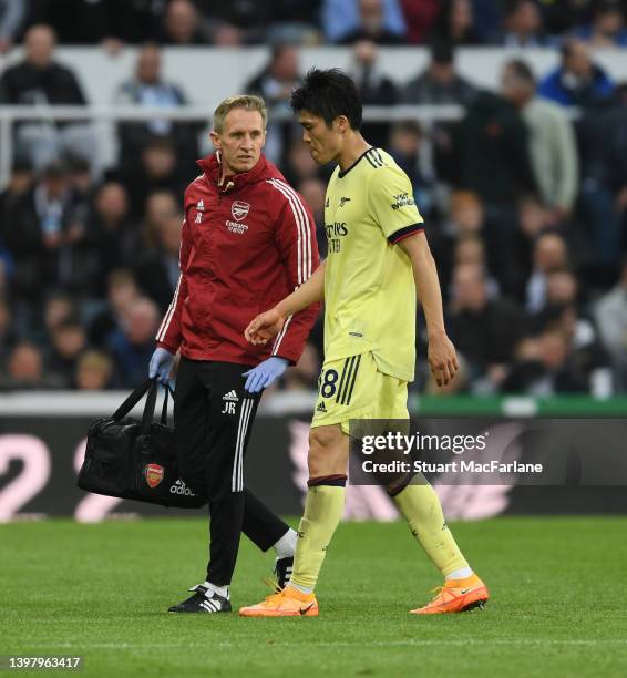 Jordan Reece Arsenal Physio Photos and Premium High Res Pictures - Getty Images