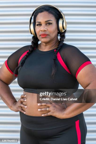 woman dressed in sportswear and with her hands on her hips - fat hips stock pictures, royalty-free photos & images