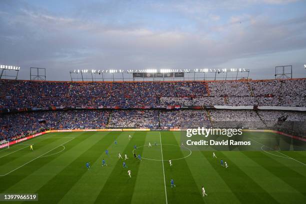 General view inside the stadium as Eintracht Frankfurt run with the ball during the UEFA Europa League final match between Eintracht Frankfurt and...