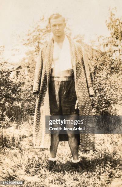 vintage boxer: tough muscular athlete, confidence, strength, toughness - boxing 1930s ストックフォトと画像