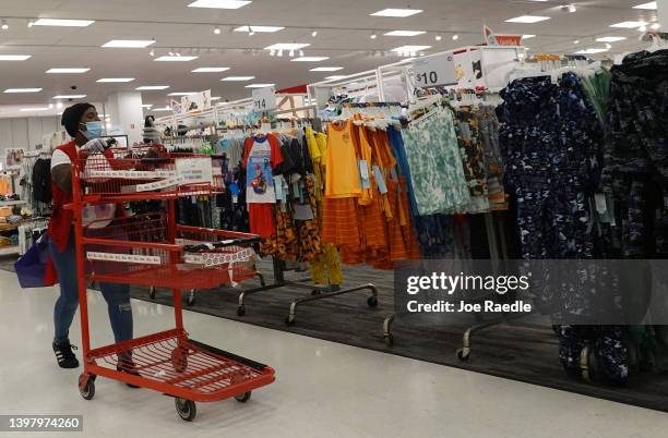Target Employee Photos and Premium High Res Pictures - Getty Images