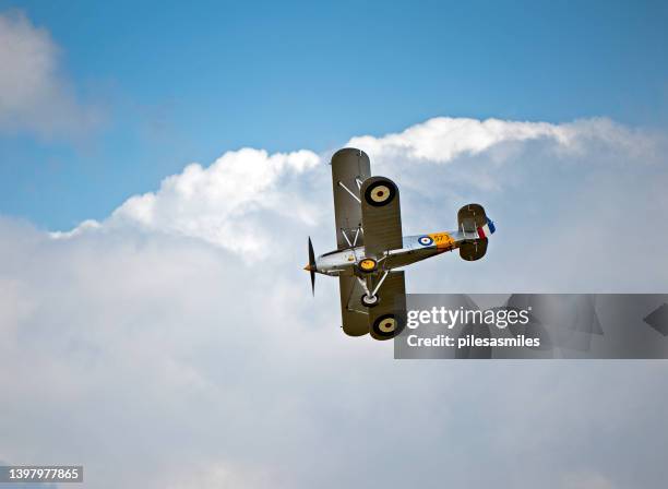 hawker nimrod biplane from below - ww1 aircraft stockfoto's en -beelden