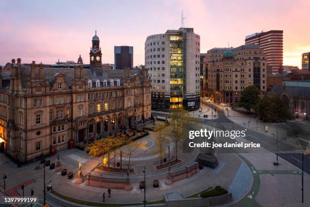 sunrise, city square, leeds, england - leeds uk stock pictures, royalty-free photos & images