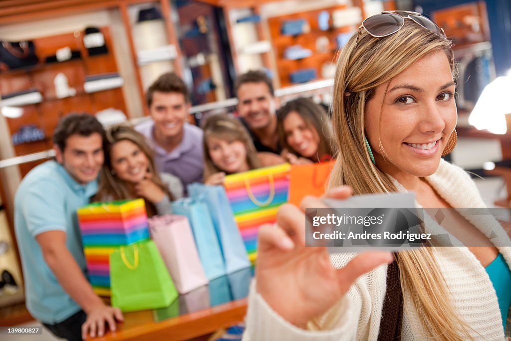 Hispânico amigos, fazer compras juntos