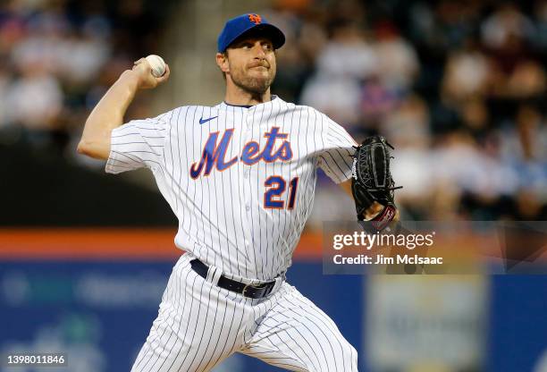 Max Scherzer of the New York Mets pitches during the third inning against the St. Louis Cardinals at Citi Field on May 18, 2022 in New York City.