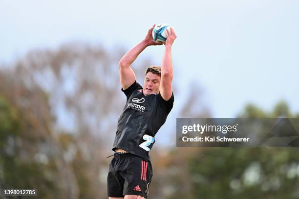 Scott Barrett takes part in a drill during a Crusaders Super Rugby Pacific training session at Orangetheory Stadium on May 19, 2022 in Christchurch,...