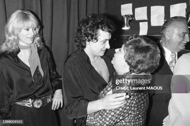 Le chanteur Michel Sardou et sa mère, Jackie Sardou, le 27 septembre 1976.