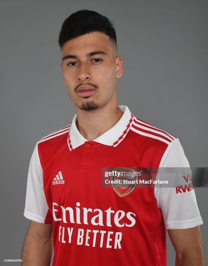 The 1st team squad in Arsenal's season 2022/23 Home Kit