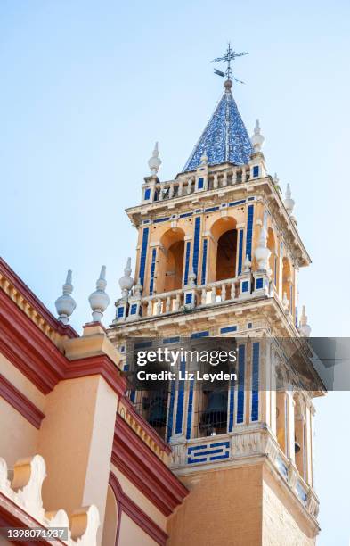 campanario de la iglesia de santa ana en triana, sevilla, españa - ana sevilla fotografías e imágenes de stock