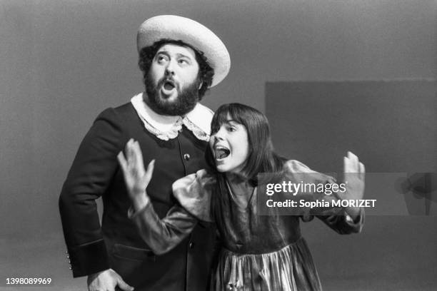 Portrait du chanteur Carlos et la chanteuse Chantal Goya, le 07 février 1978.