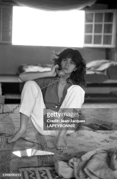 Actrice Maria Schneider chez elle à Paris en septembre 1977