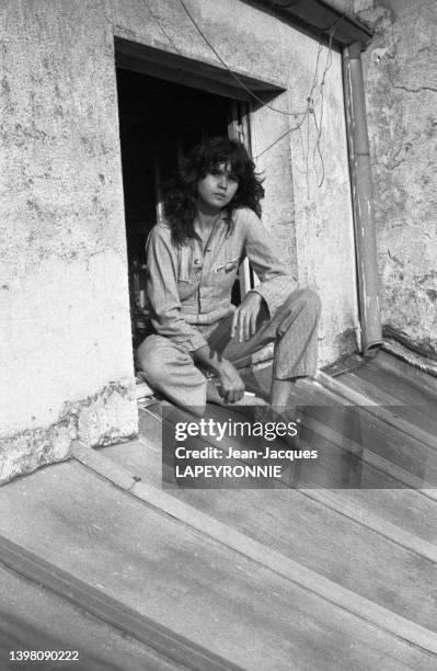 Actrice Maria Schneider chez elle à Paris en septembre 1977