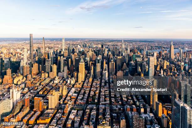 aerial view of new york city cityscape, usa - 曼克頓中心 個照片及圖片檔