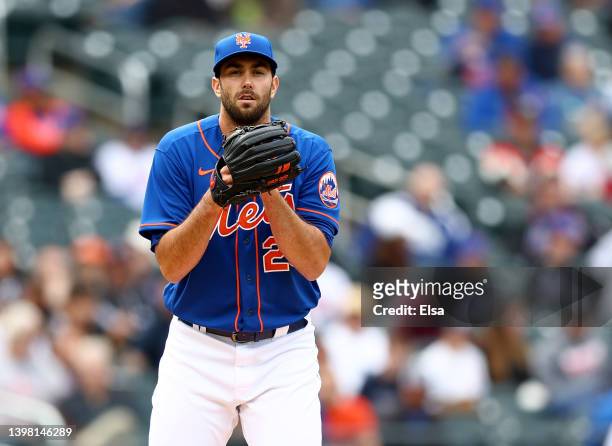 David Peterson of the New York Mets prepares to deliver a pitch in the first inning against the Atlanta Braves at Citi Field on May 03, 2022 in the...