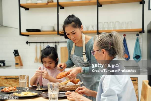 asian  family , 3 generations of women at home - asian mother cooking imagens e fotografias de stock
