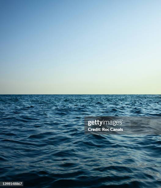 sea and sky - beach waves fotografías e imágenes de stock