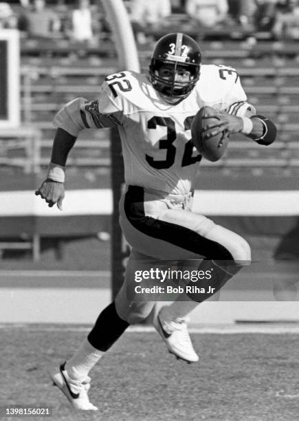 Pittsburgh Steelers RB Franco Harris during playoff game action against Los Angeles Raiders, January 1, 1984 in Los Angeles, California.