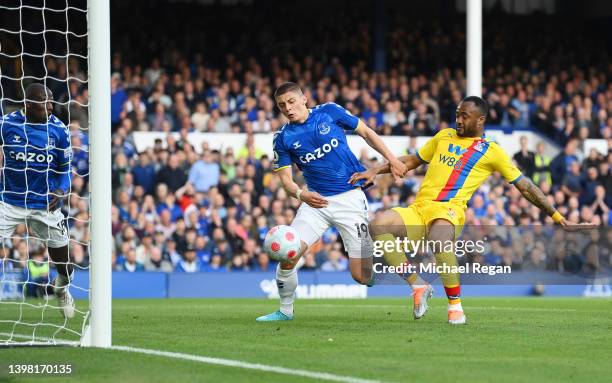 Jordan Ayew of Crystal Palace scores their sides second goal during the Premier League match between Everton and Crystal Palace at Goodison Park on...