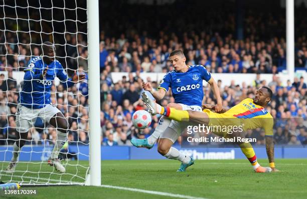 Jordan Ayew of Crystal Palace scores their sides second goal whilst under pressure from Vitaliy Mykolenko of Everton during the Premier League match...