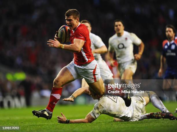 Scott Williams of Wales breaks through to score their first try during the RBS 6 Nations match between England and Wales at Twickenham Stadium on...