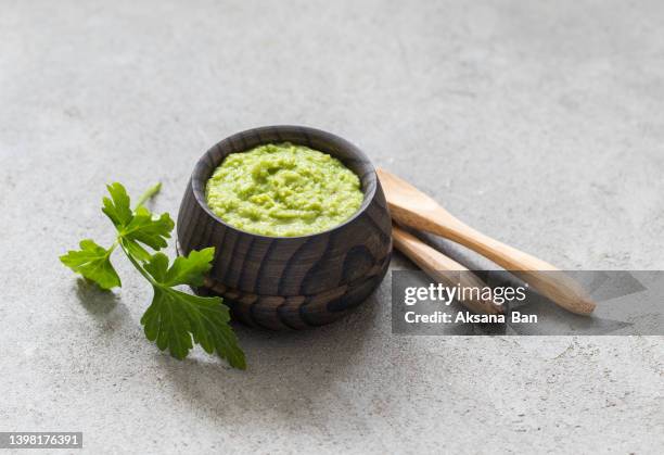 green horseradish wasabi in a wooden saucepan. light gray background. rustic style - rábano picante fotografías e imágenes de stock