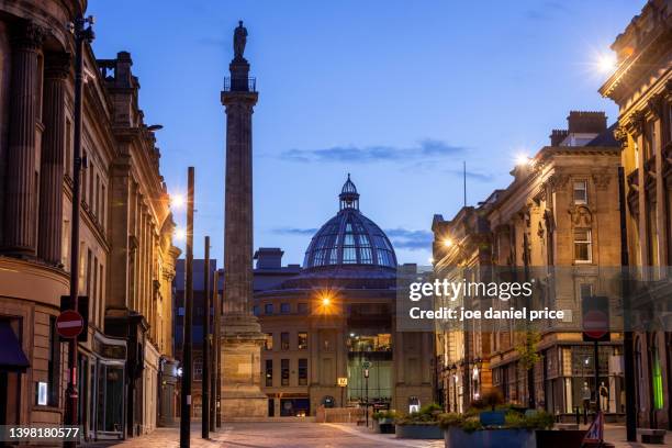 grey's monument, town square, newcastle upon tyne, england - tyne and wear stock pictures, royalty-free photos & images