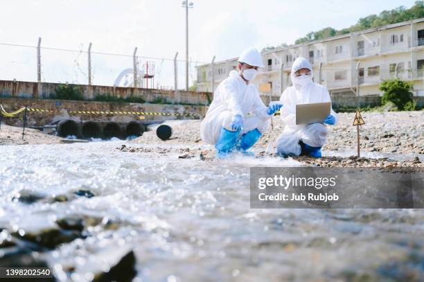 assessing environmental damage - chimica foto e immagini stock