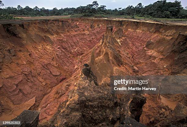 soil erosion caused by clearing of forest cover, gabon, africa - erosion foto e immagini stock