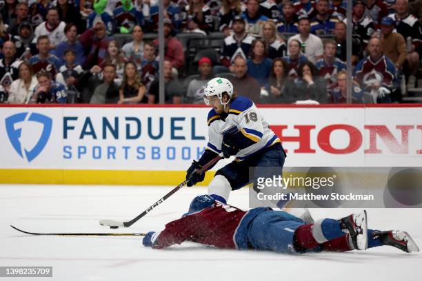 Artturi Lehkonen of the Colorado Avalanche slides to block the shot of Robert Thomas of the St Louis Blues in the first period during Game Two of the...
