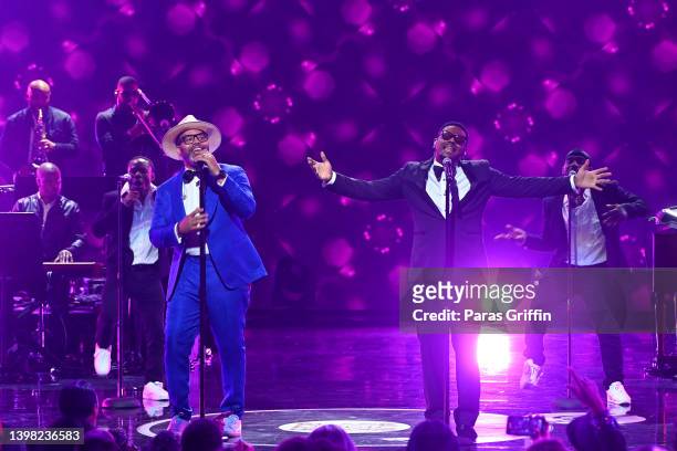 Eric Roberson and Carl Thomas perform onstage during the 7th Annual Black Music Honors on May 19, 2022 in Atlanta, Georgia.