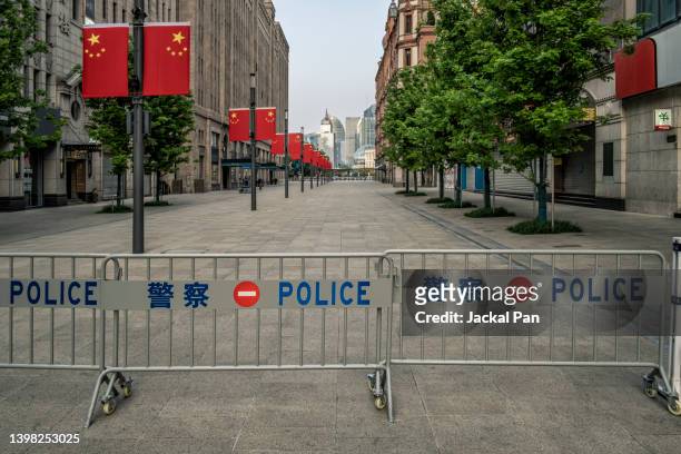 shanghai city lockdown - empty city coronavirus fotografías e imágenes de stock