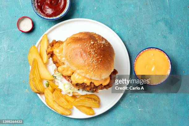 crispy fried chicken burger - nobody burger colour image not illustration stock pictures, royalty-free photos & images