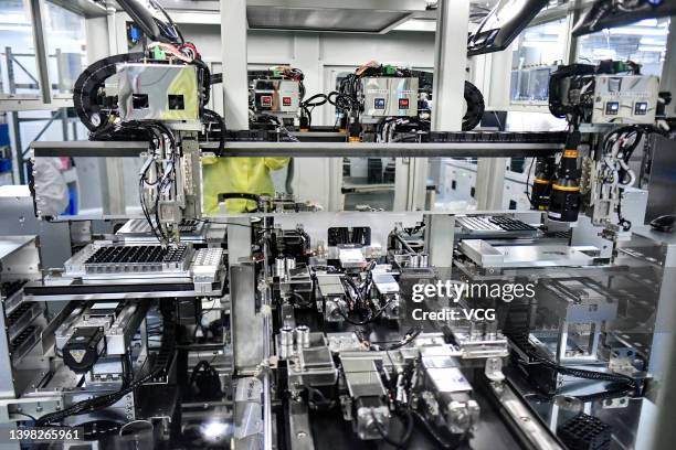 Production Camera Lens Optical Lens Production Photos et images de collection - Getty Images